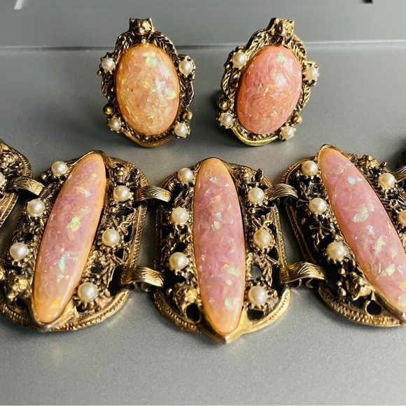 Vintage Selro Confetti Pink Faux Opal Pearl GoldTone Panel Bracelet Earr… - Picture 3 of 13